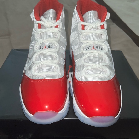 BRAND NEW AIR JORDAN 11 RETRO! MENS SIZE 10.5 CHERRY RED/WHITE